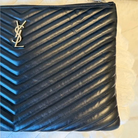 VGC/Excellent Yves Saint Laurent Black Chevron Clutch! COA included! - Picture 3 of 16